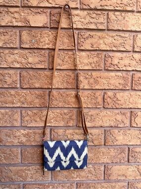 Thirty-One Jewell "Tons of Funds" Crossbody Purse